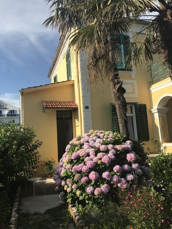 House Grabic Ξενοδοχείο Τίβατ Εξωτερικό φωτογραφία